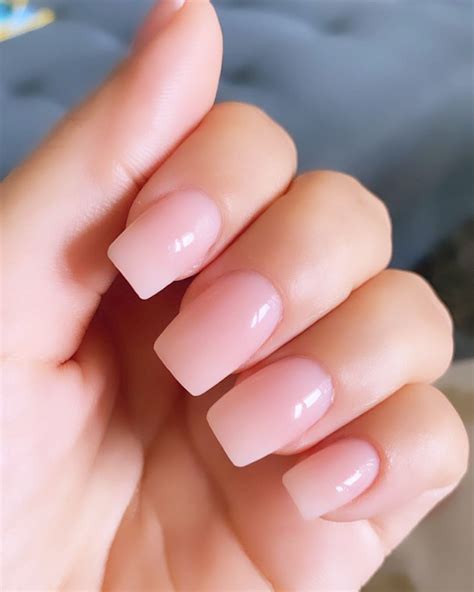 short nude nails